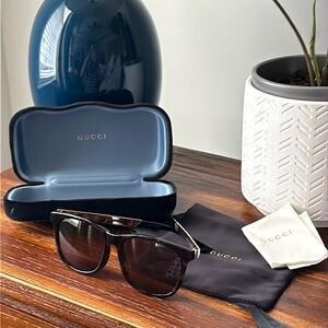 Gucci Gold and Black Sunglasses with Case